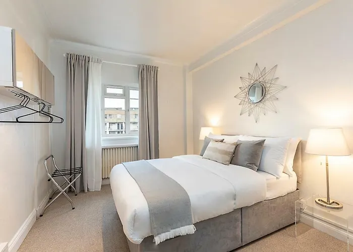 Grand Swiss Cottage Apartment